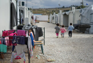 Flyktingläger i utkanten av Aten.