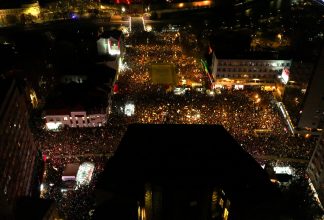 Demonsatrations in Belgrade seen from above